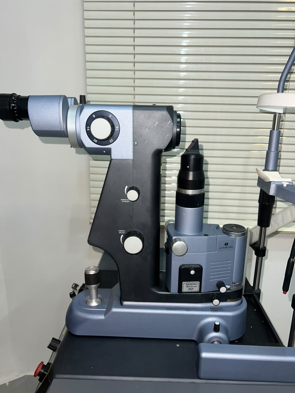 Lumenis Aura PT Nd:YAG Ophthalmic Photodisruptor Laser System with Slit Lamp Delivery — image 3