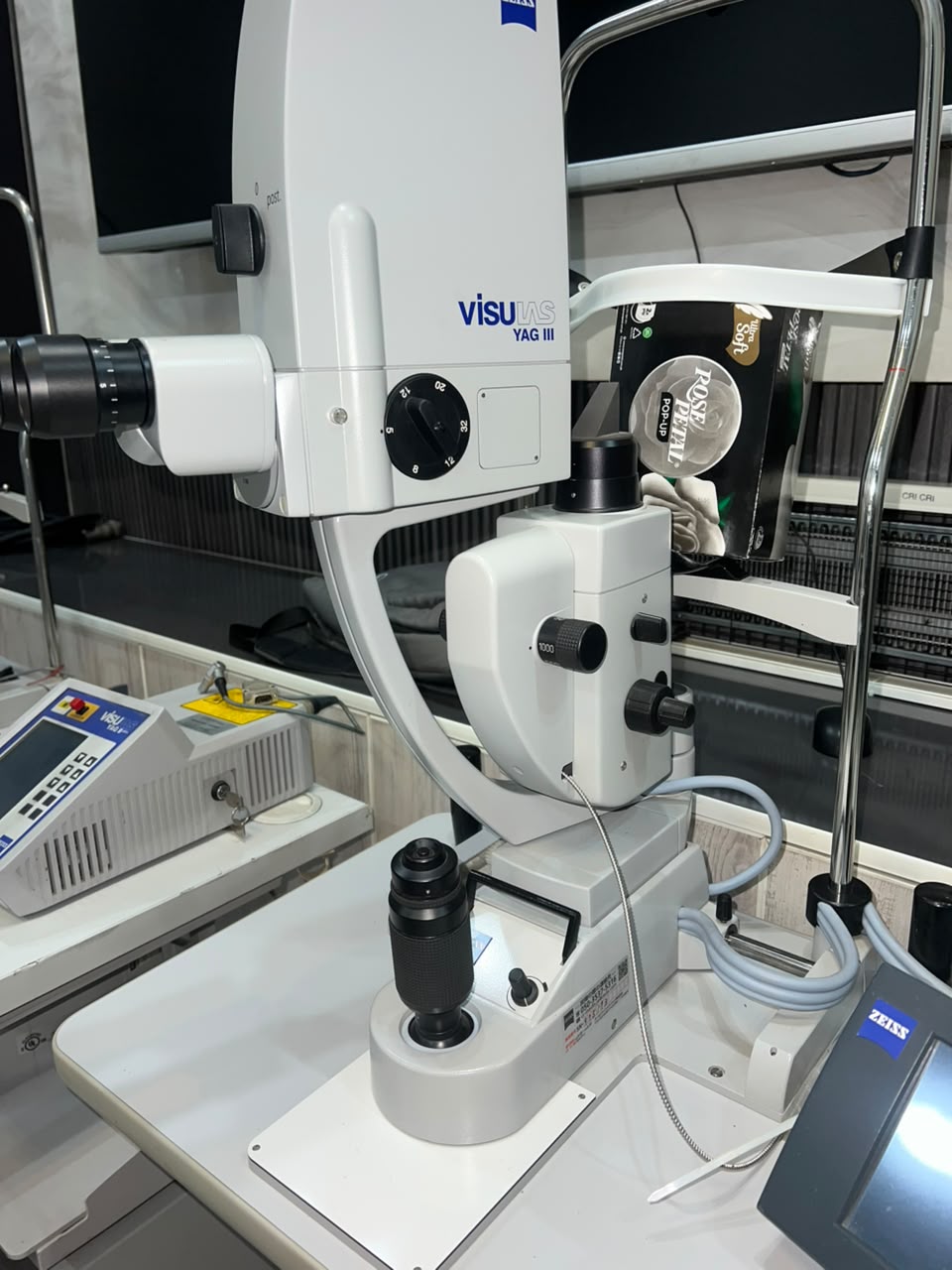 Zeiss VISULAS YAG III  (Combination Unit)— The Complete Cataract, Retina & Glaucoma Laser Workstation — image 5