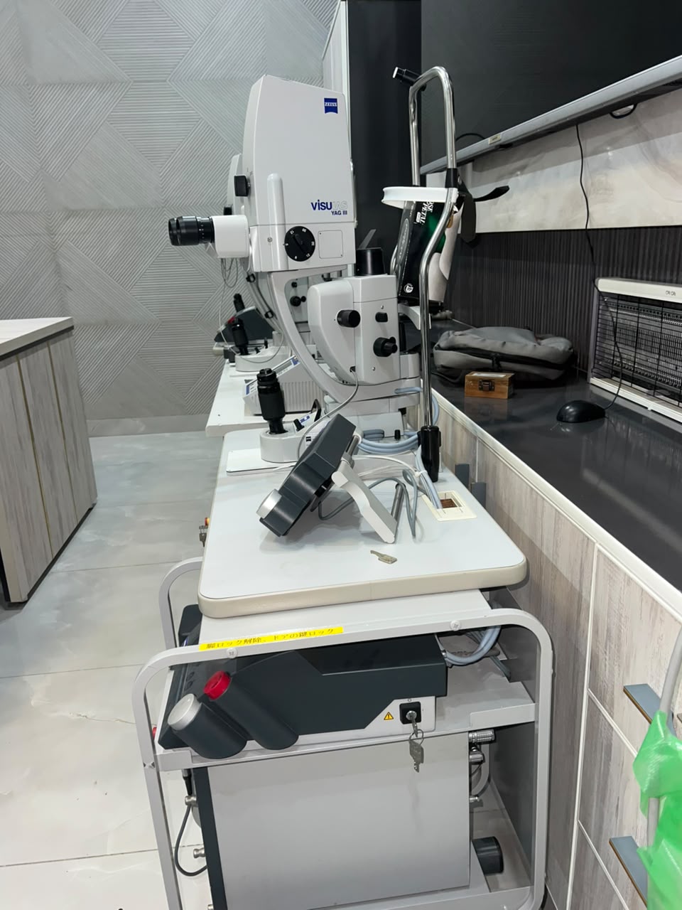 Zeiss VISULAS YAG III  (Combination Unit)— The Complete Cataract, Retina & Glaucoma Laser Workstation — image 8