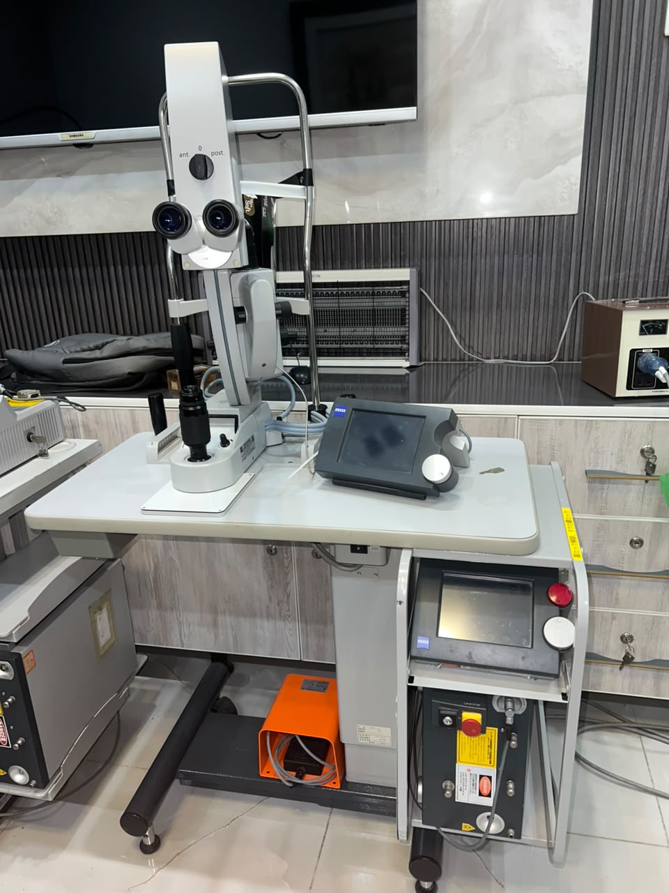 Zeiss VISULAS YAG III  (Combination Unit)— The Complete Cataract, Retina & Glaucoma Laser Workstation — image 9