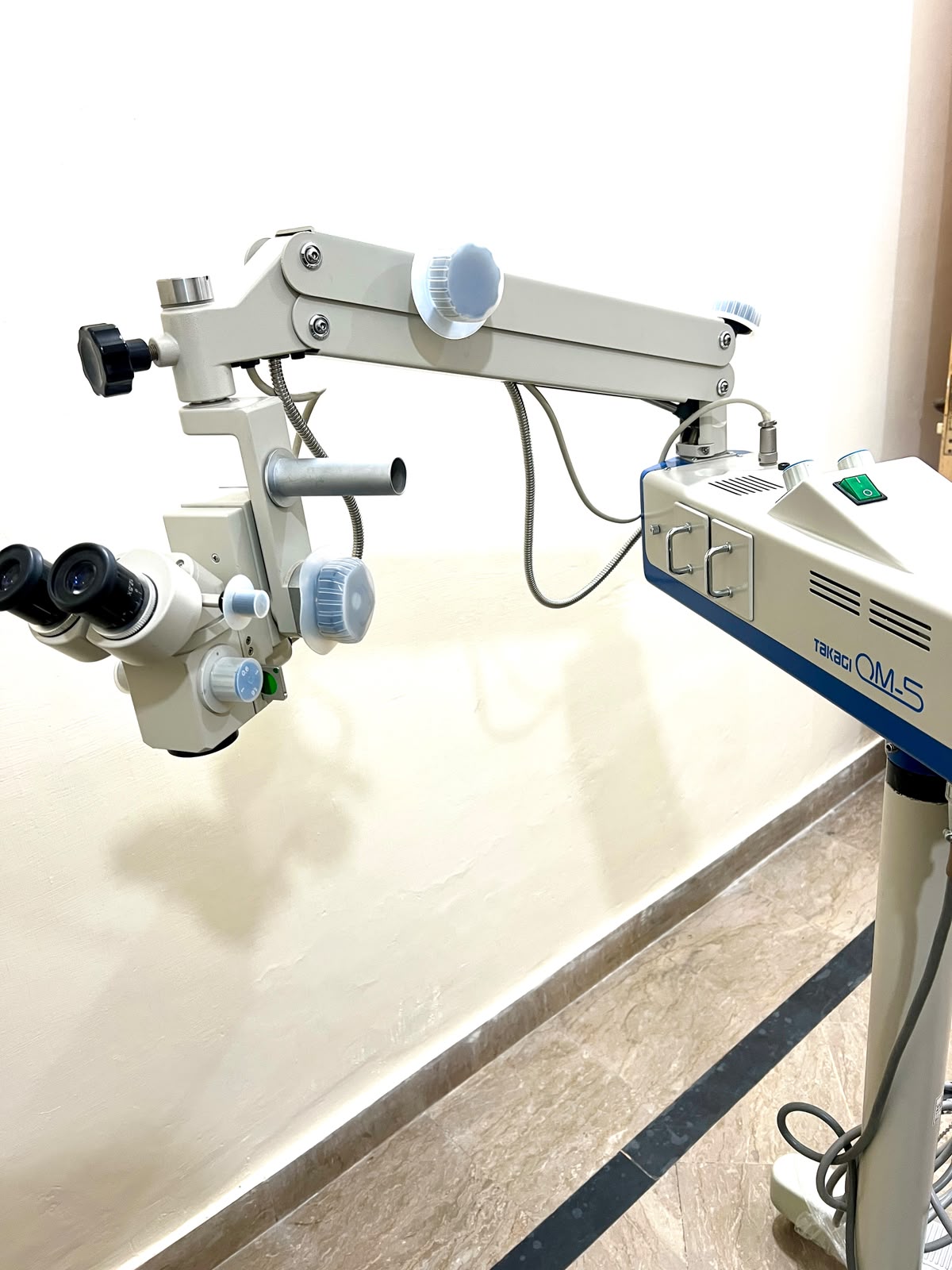 Takagi OM-5 Operating Microscope – Excellent Condition, Ready to Use — image 2
