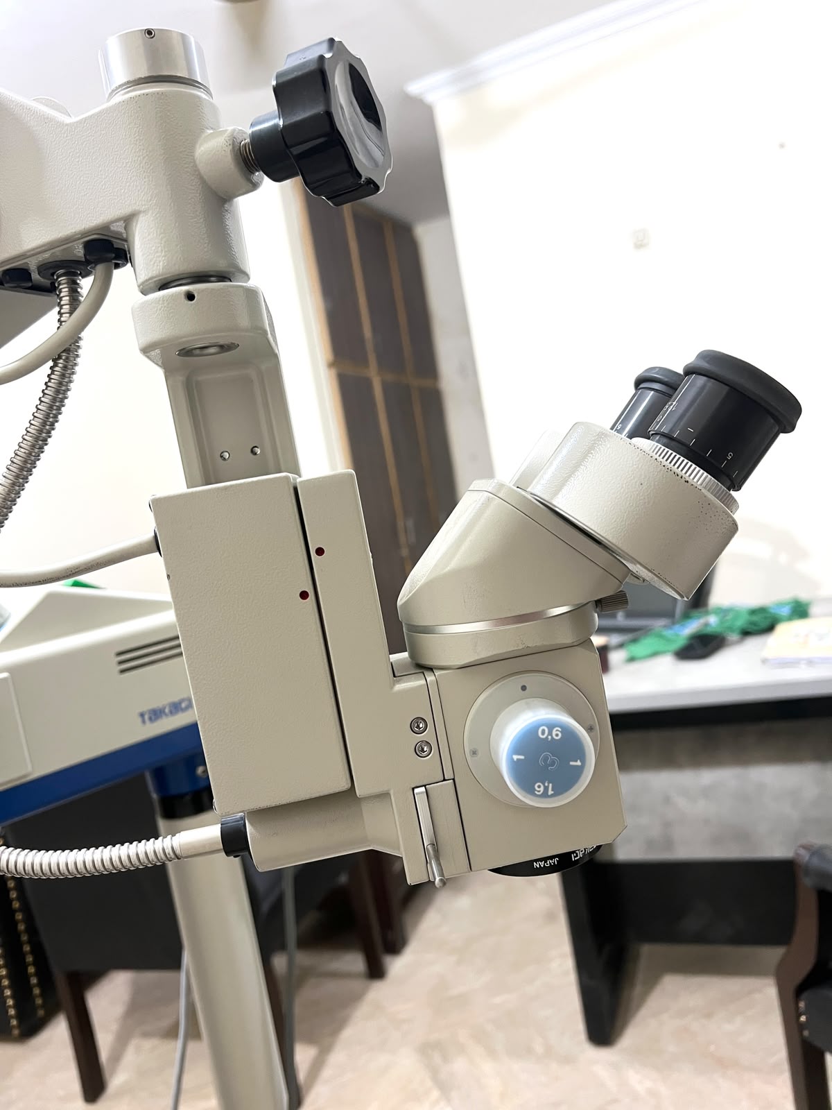 Takagi OM-5 Operating Microscope – Excellent Condition, Ready to Use — image 3