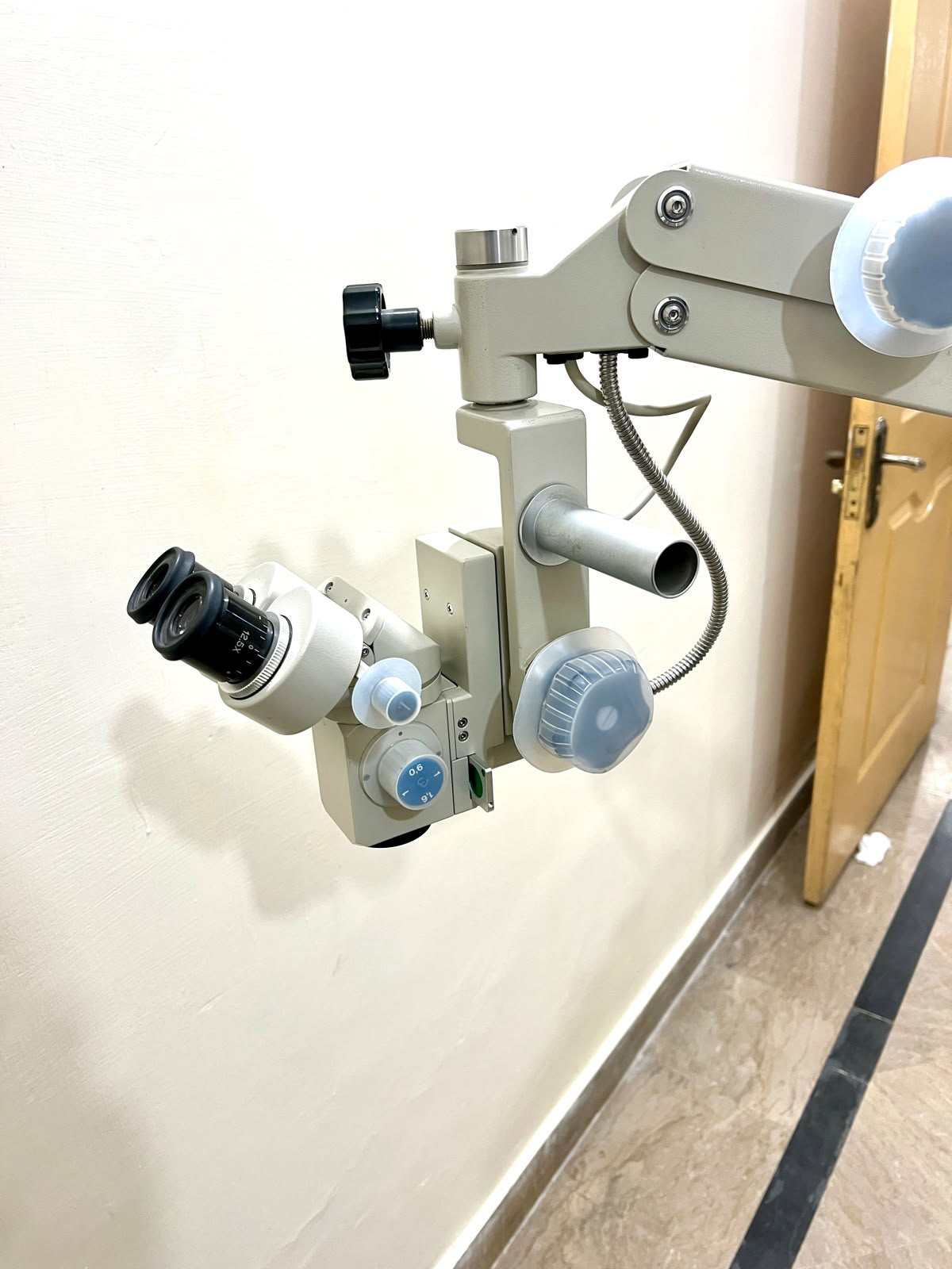 Takagi OM-5 Operating Microscope – Excellent Condition, Ready to Use — image 5