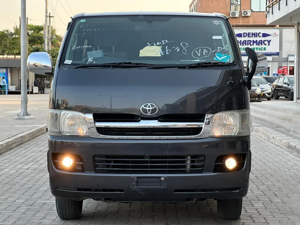 Hiace Van 2006