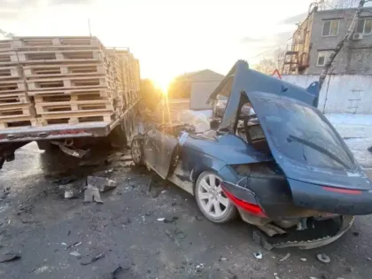 Иномарка всмятку. Публикуем кадры жуткого ДТП в Нижнем Новгороде