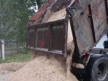 Владимир Амельченко организовал работу по благоустройству территории детских учреждений Автозаводского района