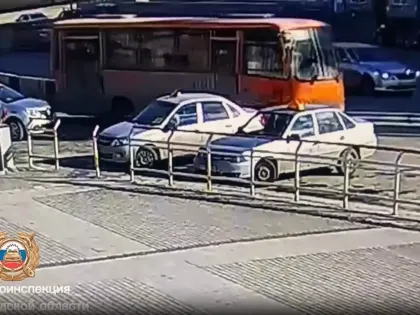 Автобус раздавил нижегородку. Жуткий момент ДТП попал на видео