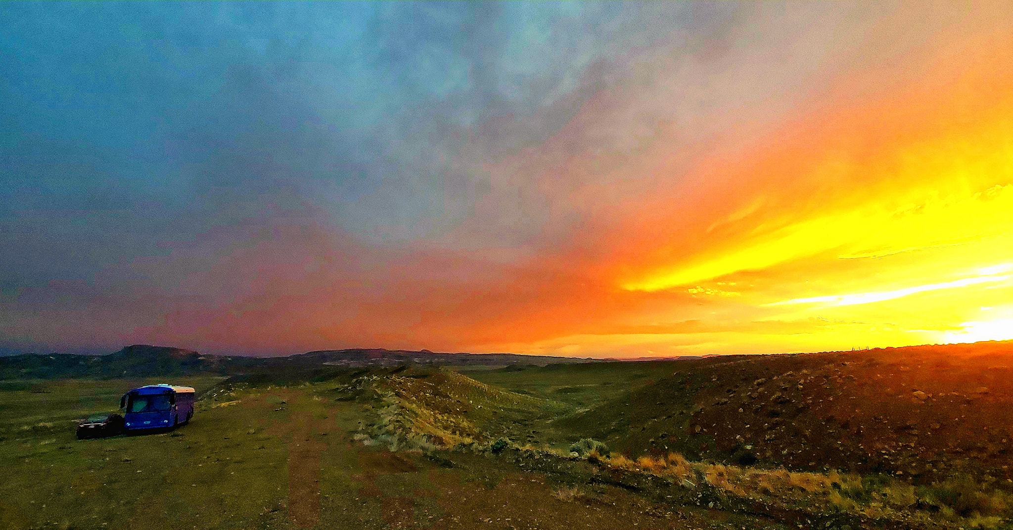 Skoolie Sunset in Utah