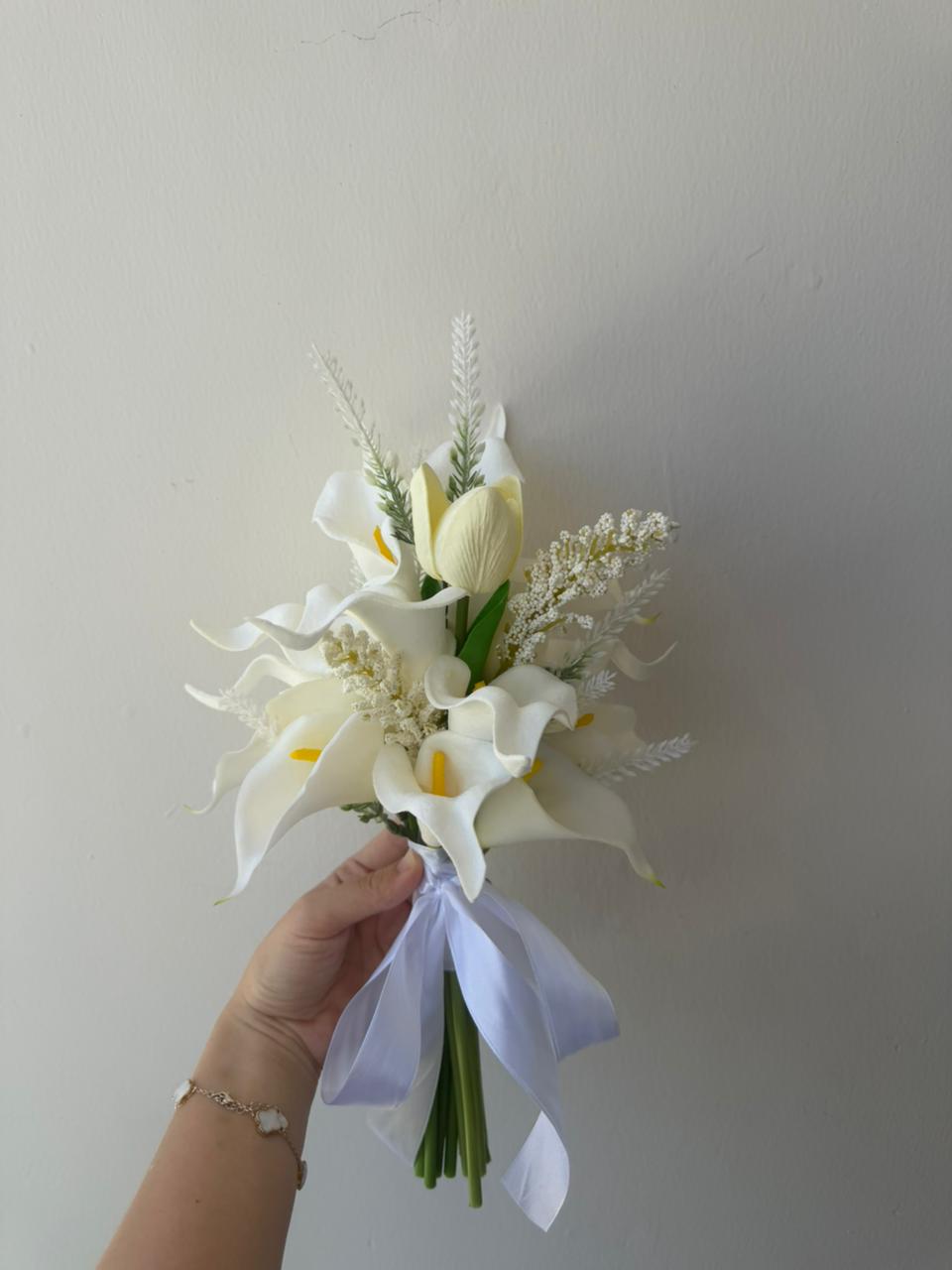 Elegant White Calla Bouquet thumbnail 6