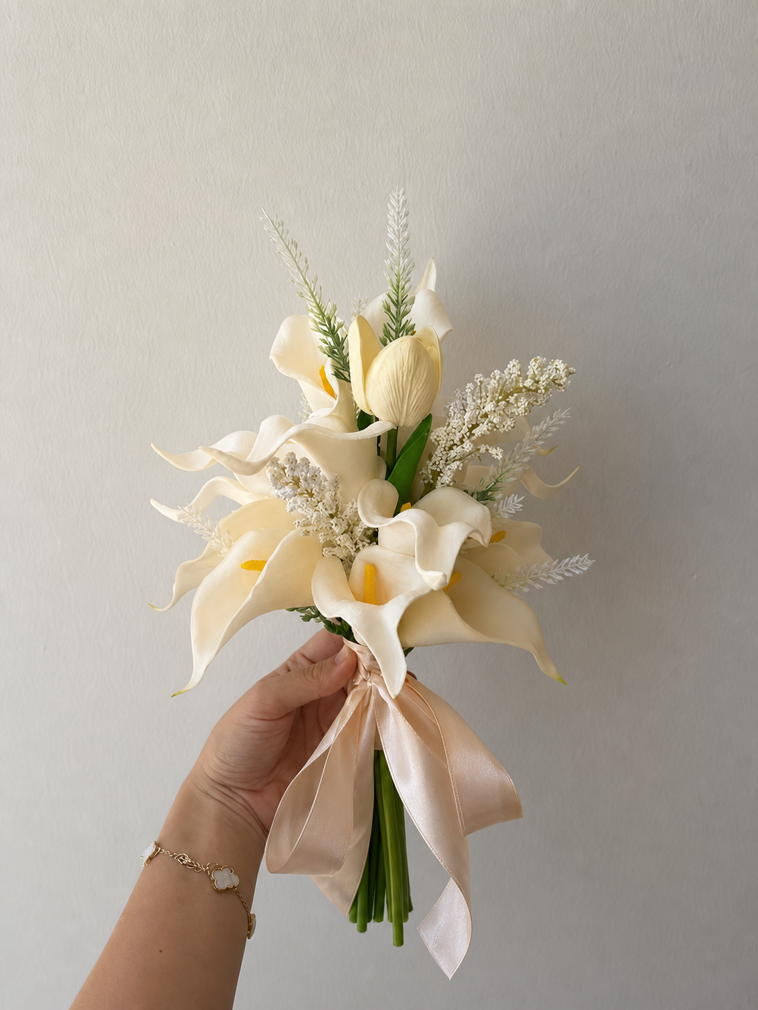 Elegant White Calla Bouquet thumbnail 3