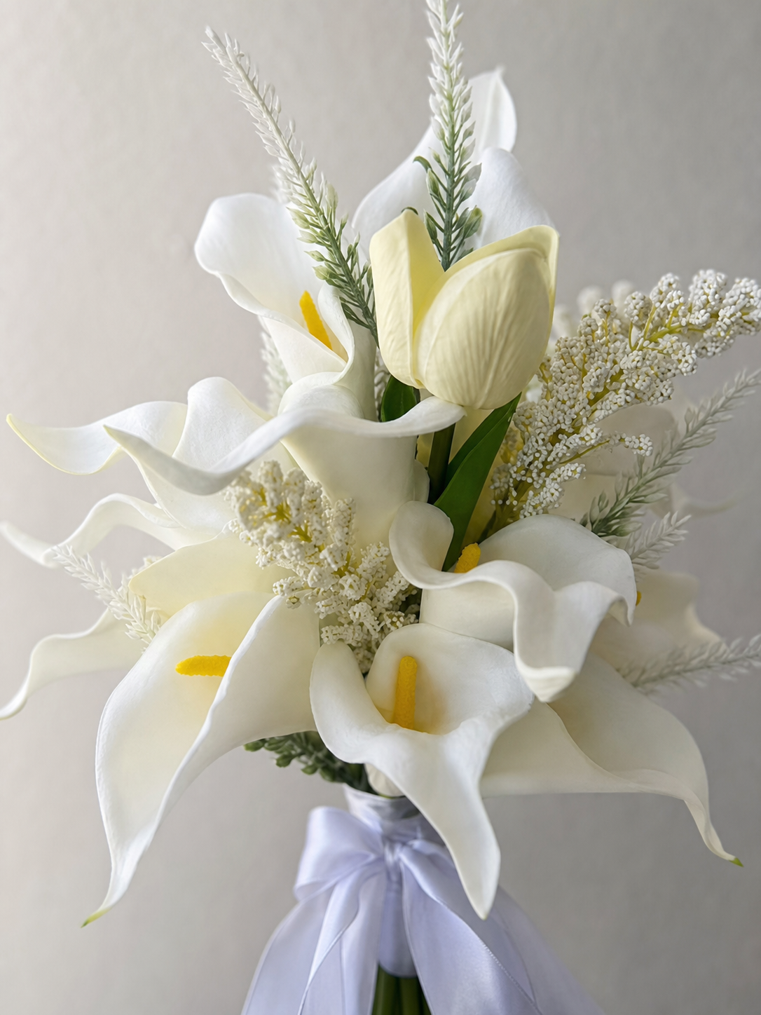 Elegant White Calla Bouquet thumbnail 2
