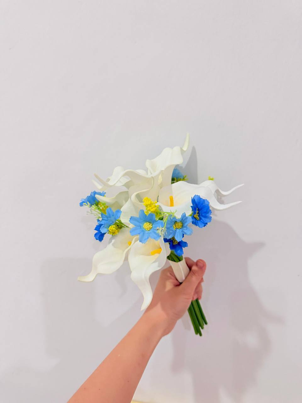 Luxe Azure Calla Bouquet thumbnail 6