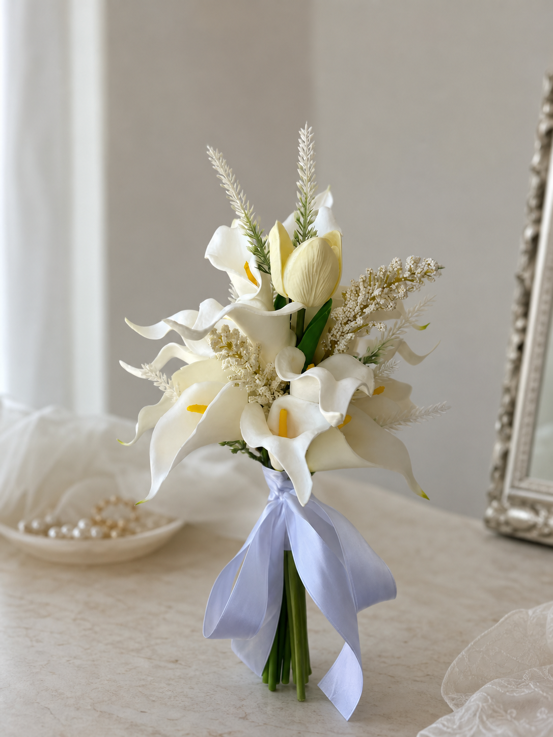 Elegant White Calla Bouquet thumbnail 5