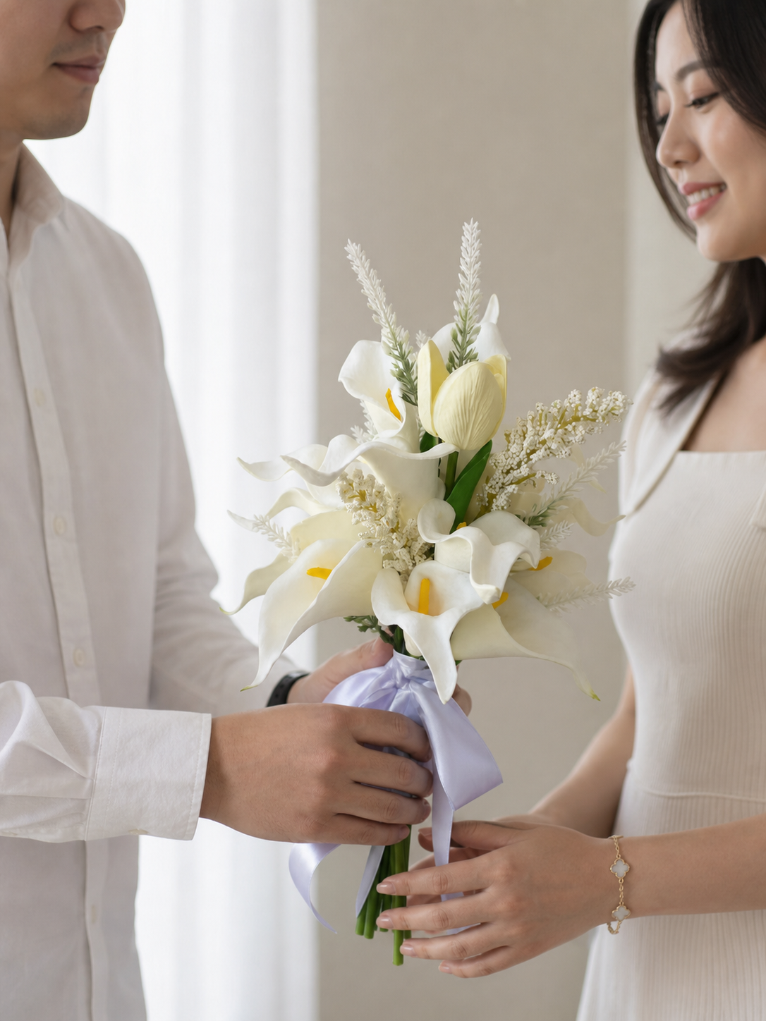 Elegant White Calla Bouquet thumbnail 4