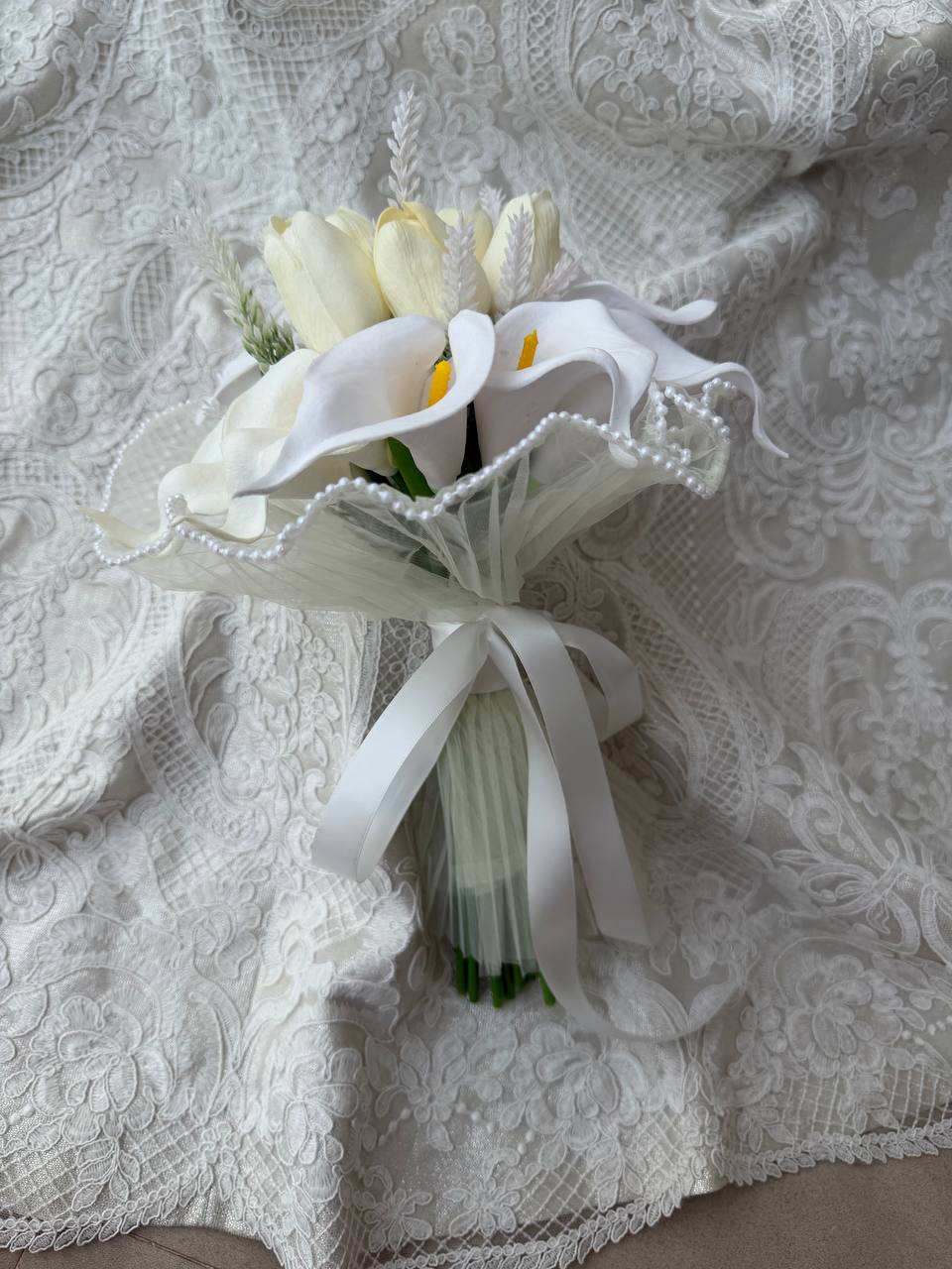 Ivory Calla Bouquet thumbnail 6