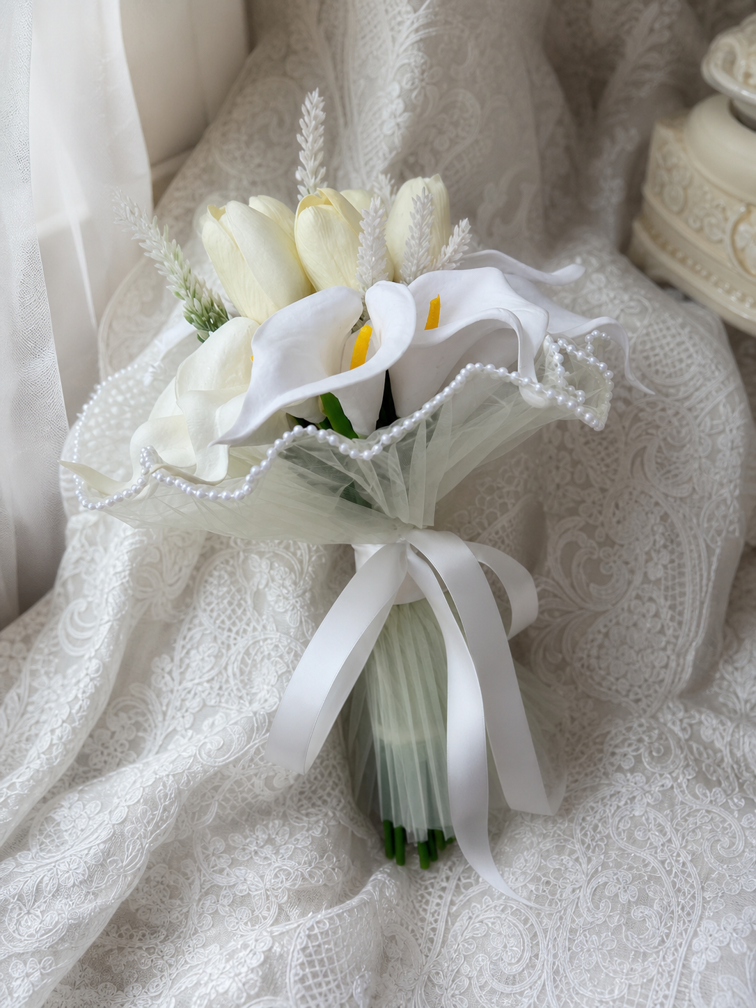 Ivory Calla Bouquet thumbnail 5