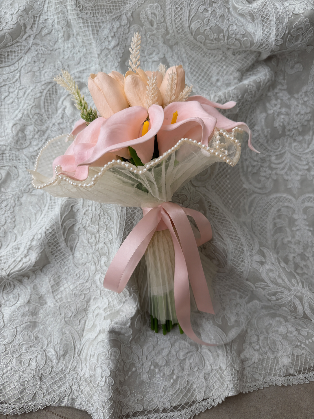 Ivory Calla Bouquet thumbnail 3