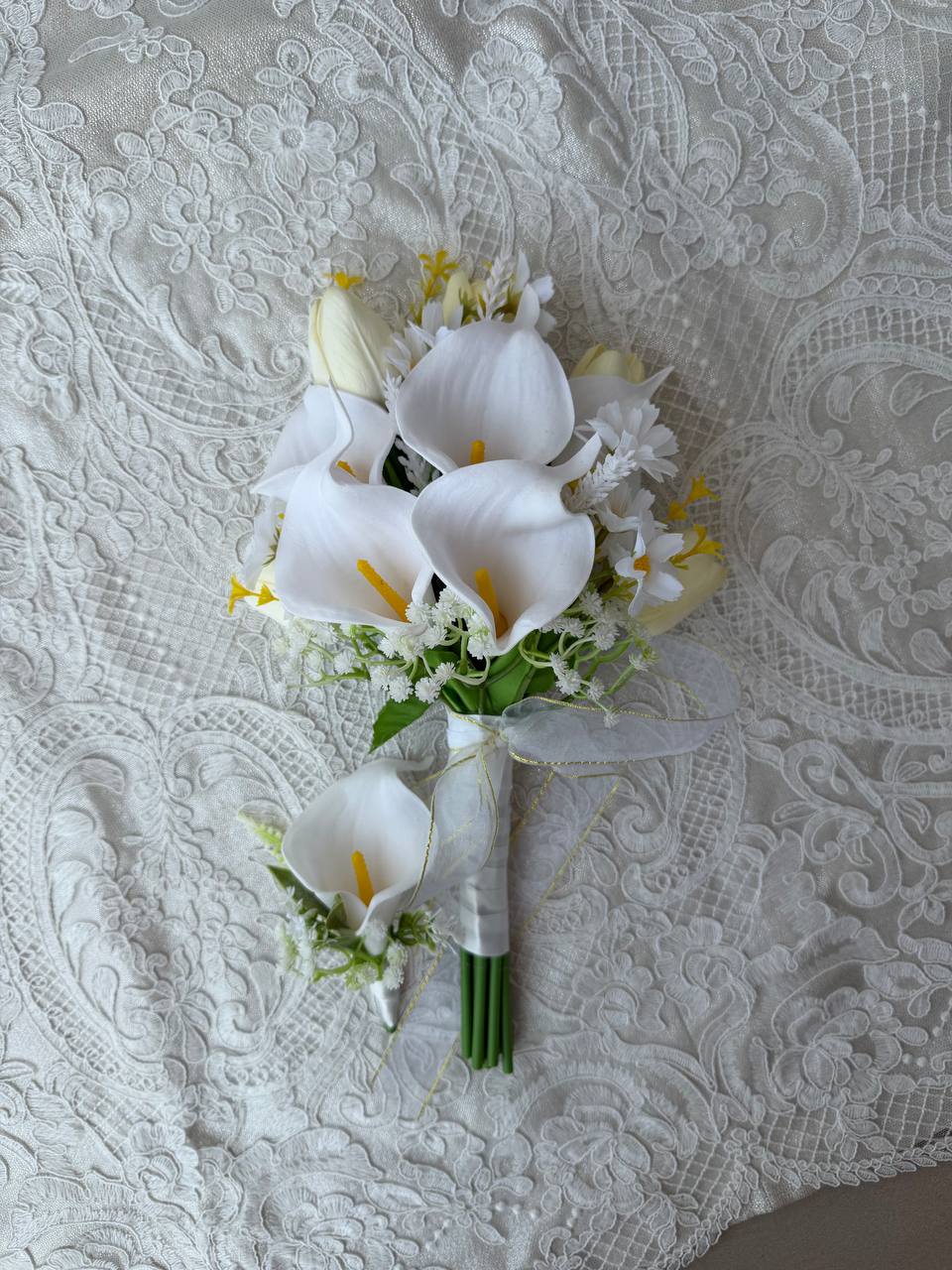 Ivory Calla Bouquet thumbnail 6