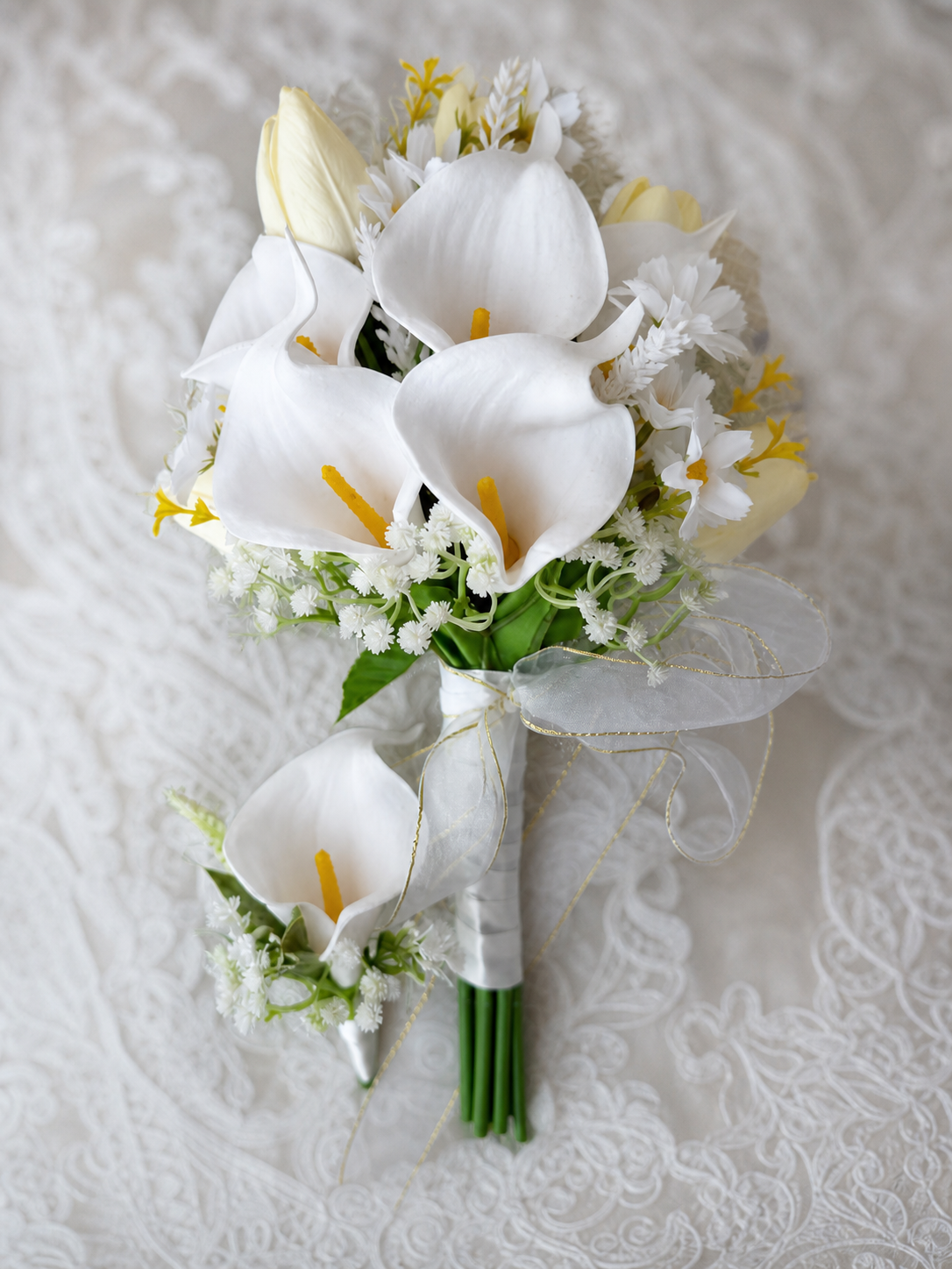Ivory Calla Bouquet thumbnail 2