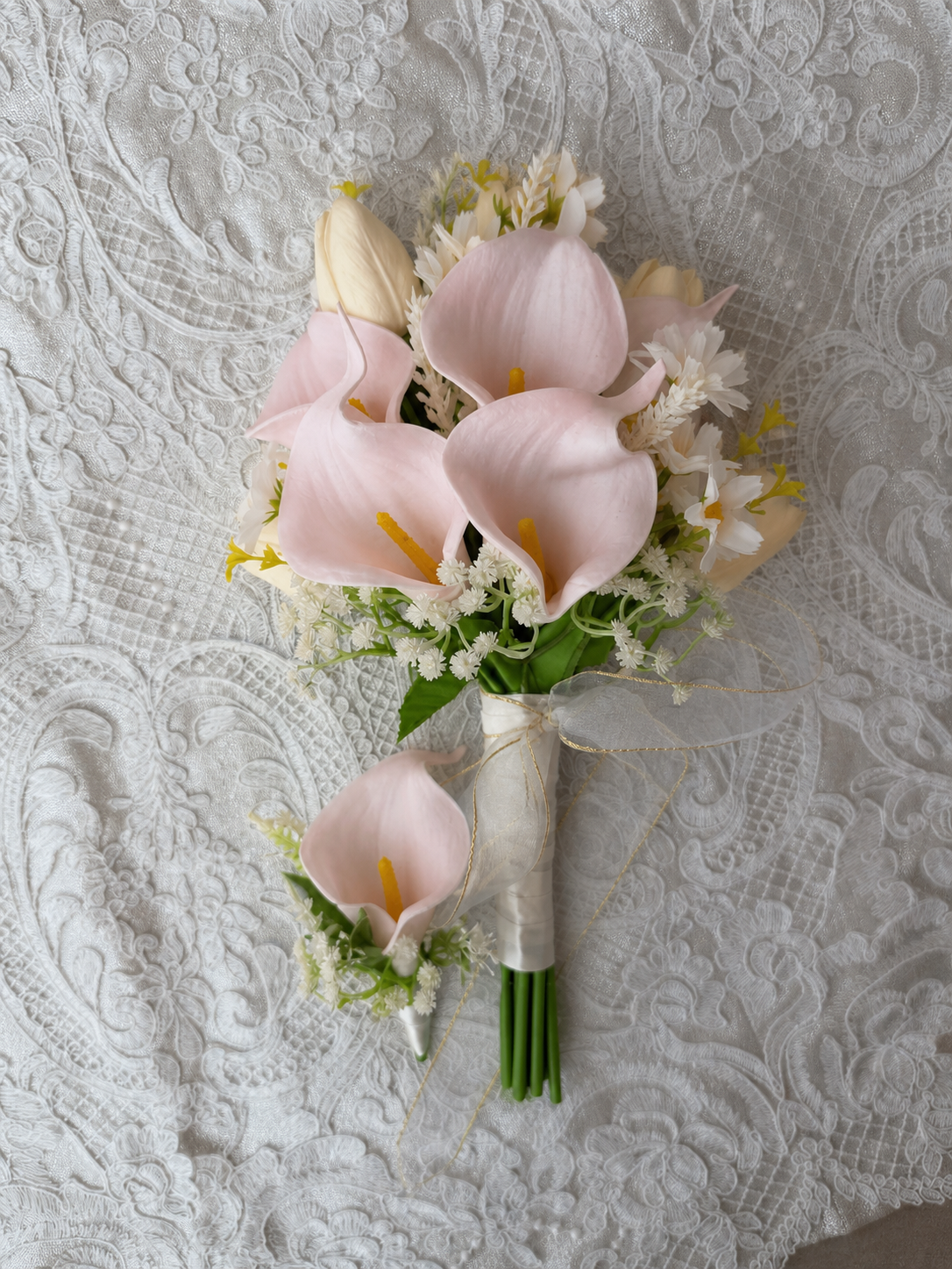 Ivory Calla Bouquet thumbnail 3