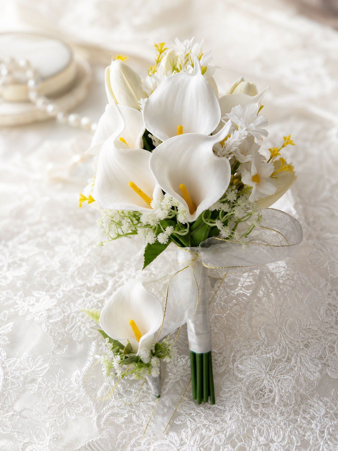 Ivory Calla Bouquet thumbnail 5