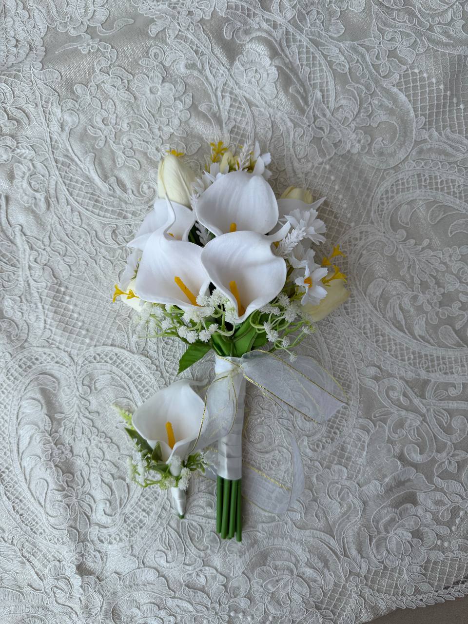 Ivory Calla Bouquet thumbnail 6
