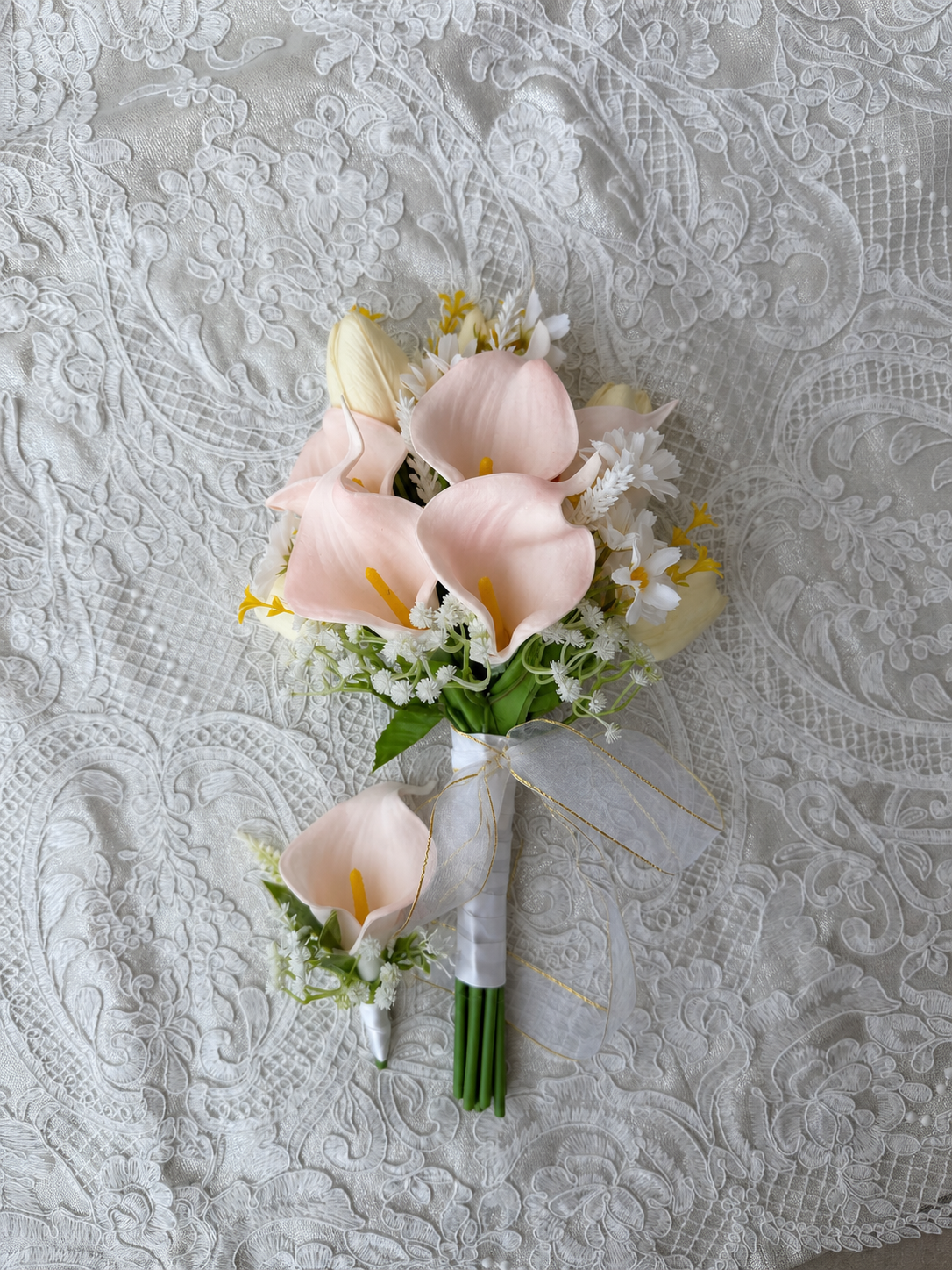 Ivory Calla Bouquet thumbnail 3