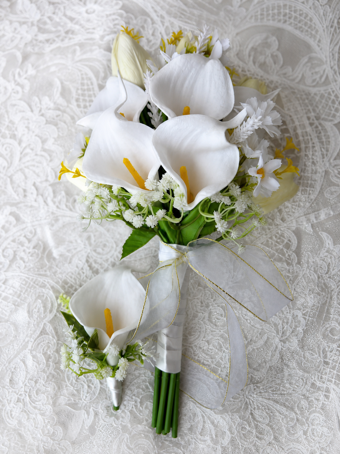 Ivory Calla Bouquet thumbnail 2