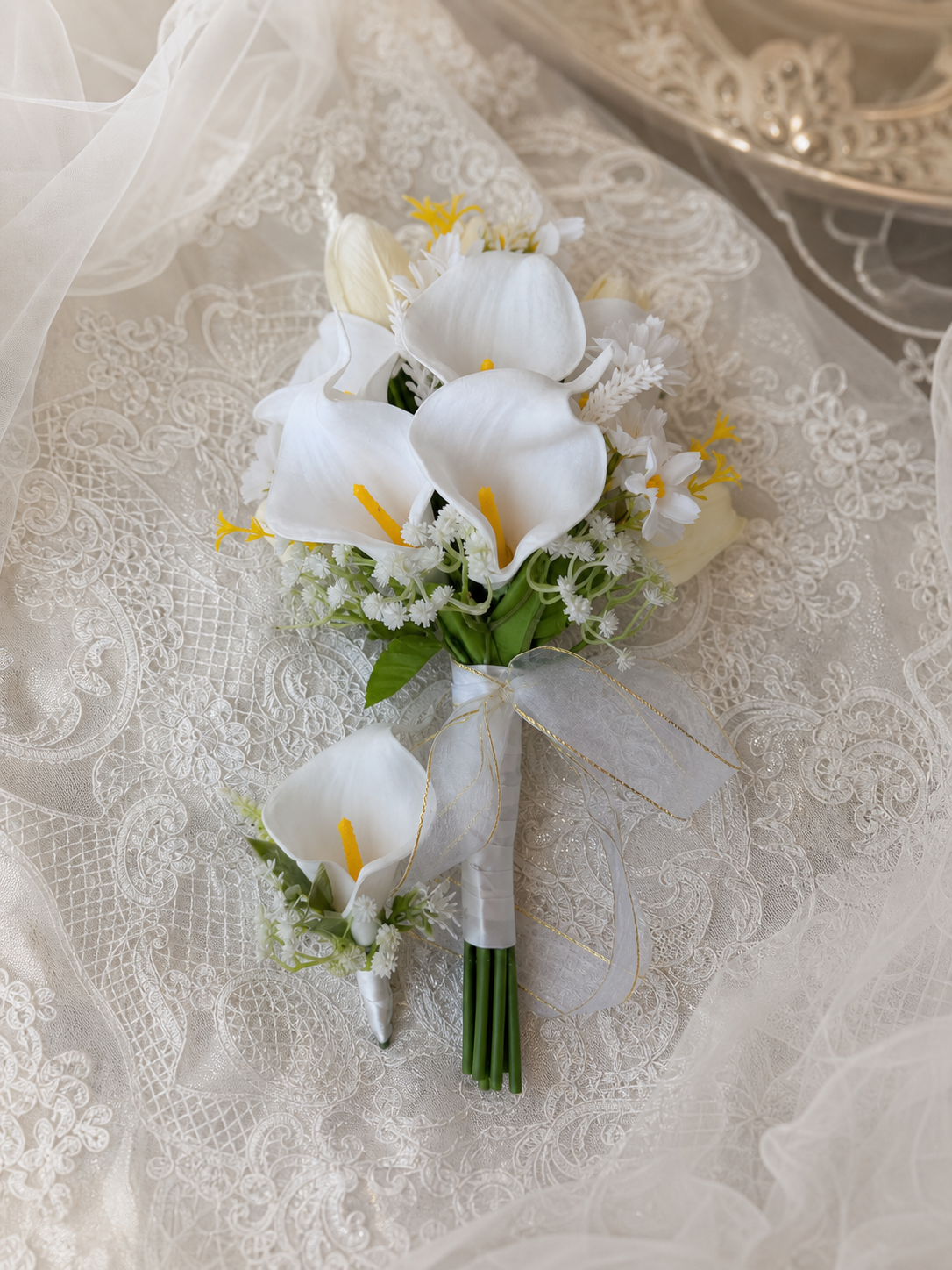 Ivory Calla Bouquet thumbnail 5
