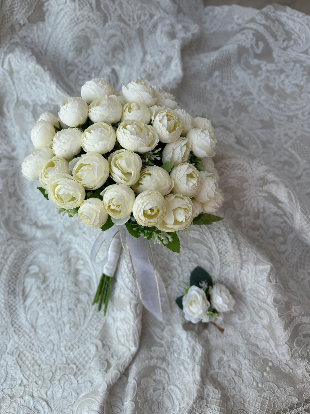 Ivory Blossom Bouquet thumbnail 2