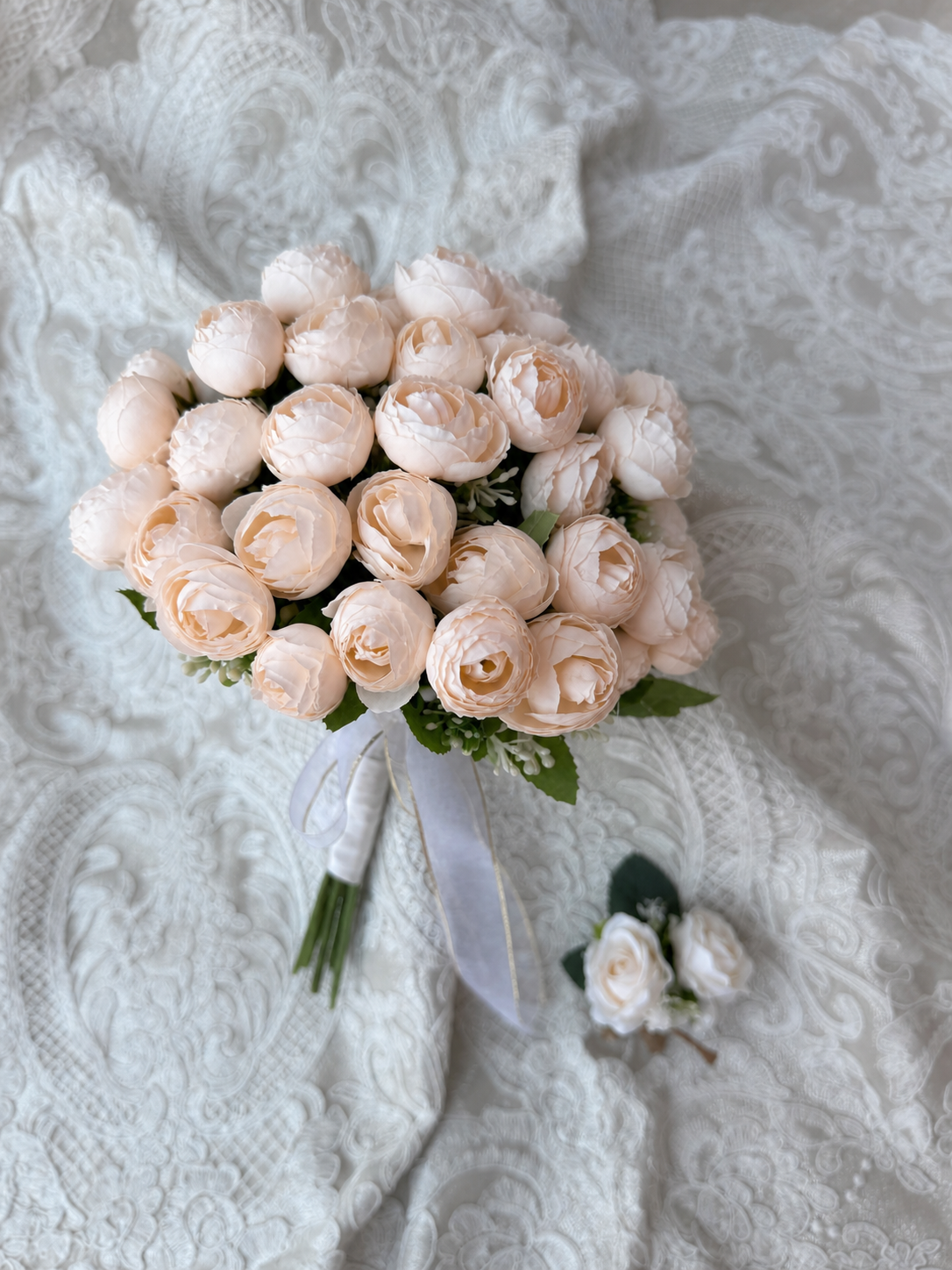 Ivory Blossom Bouquet thumbnail 3