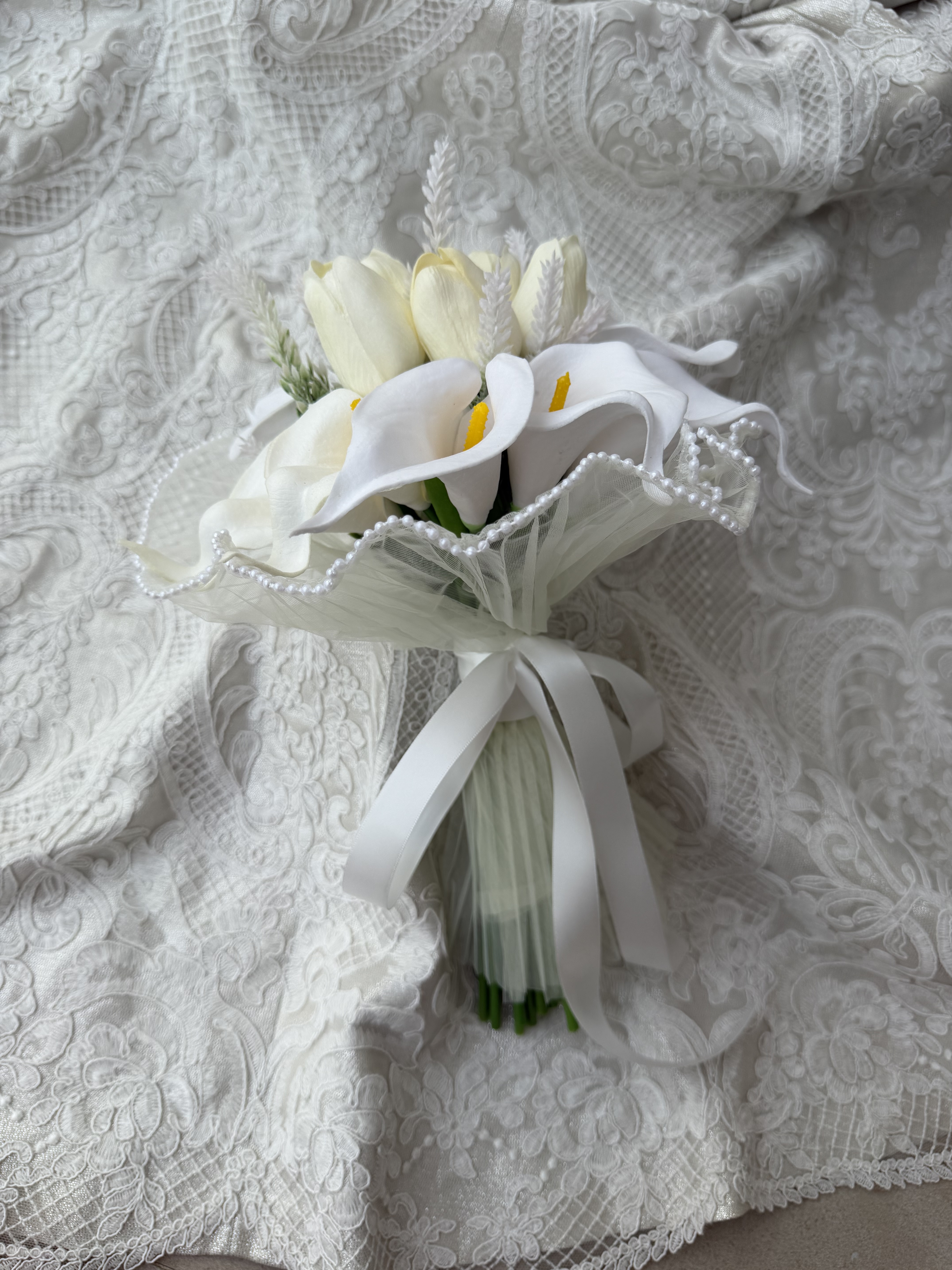 Ivory Pearl Calla Bouquet thumbnail 6