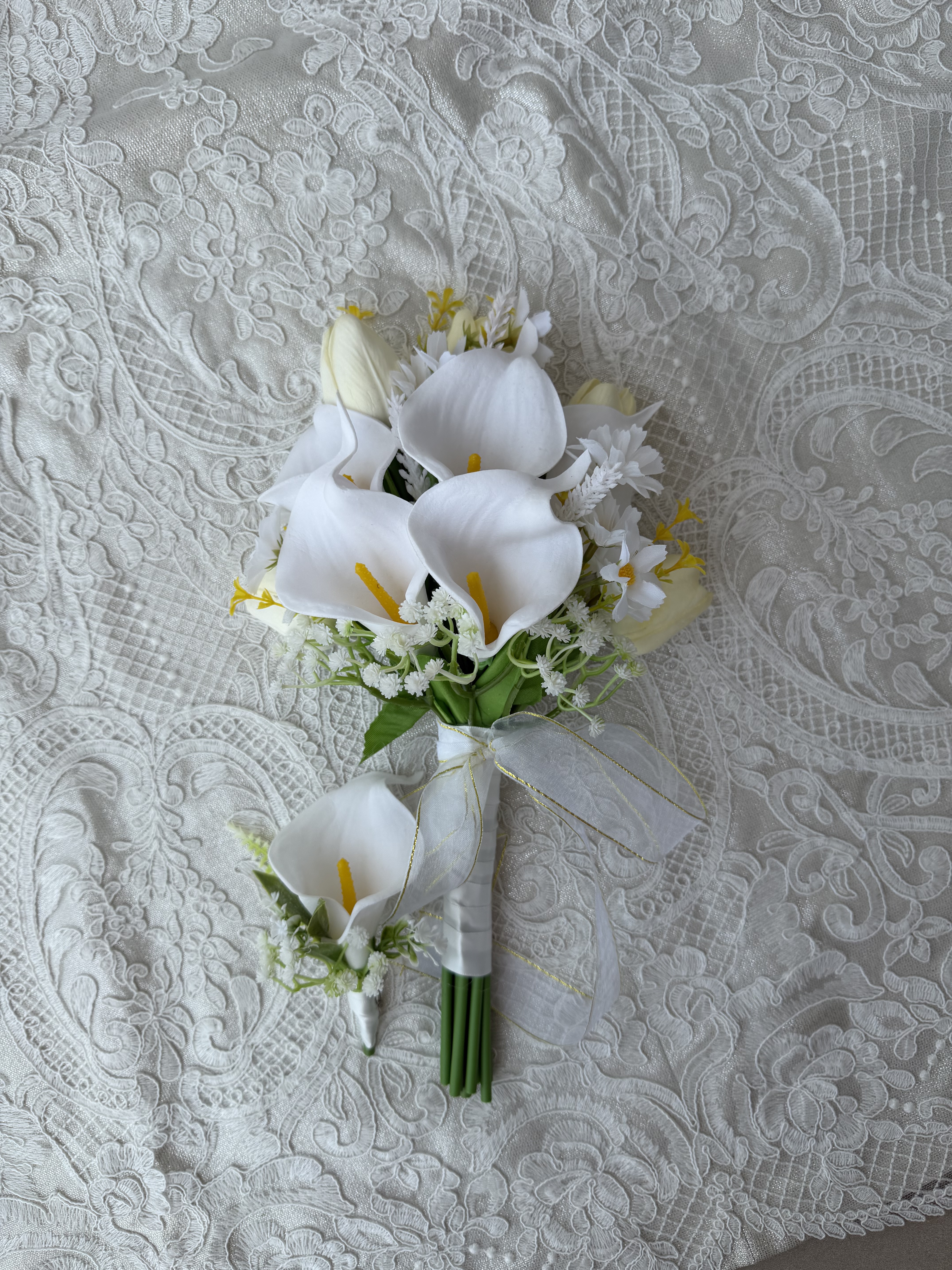 Ivory Pearl Calla Bouquet thumbnail 6
