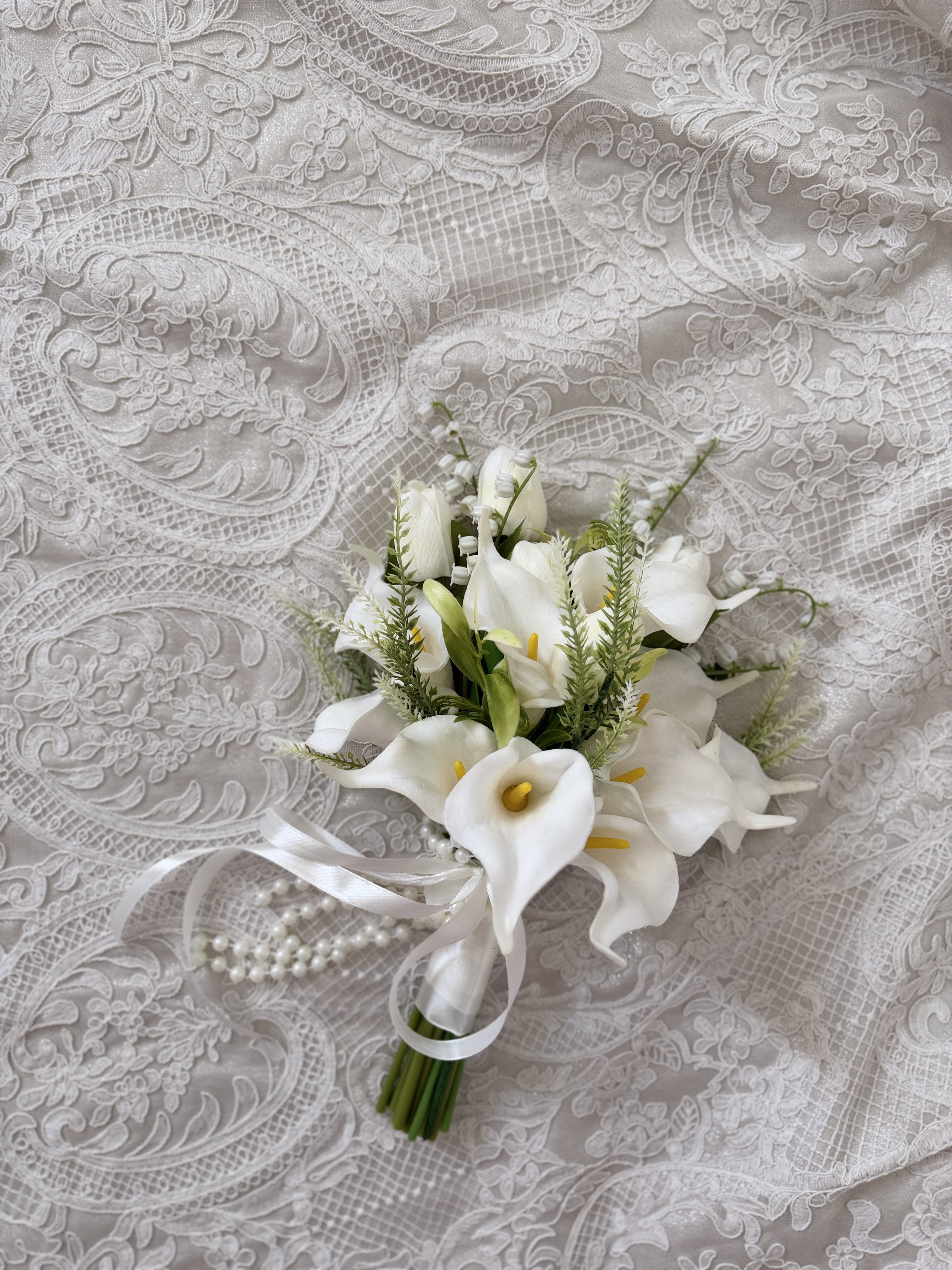Ivory Pearl Calla Bouquet thumbnail 6