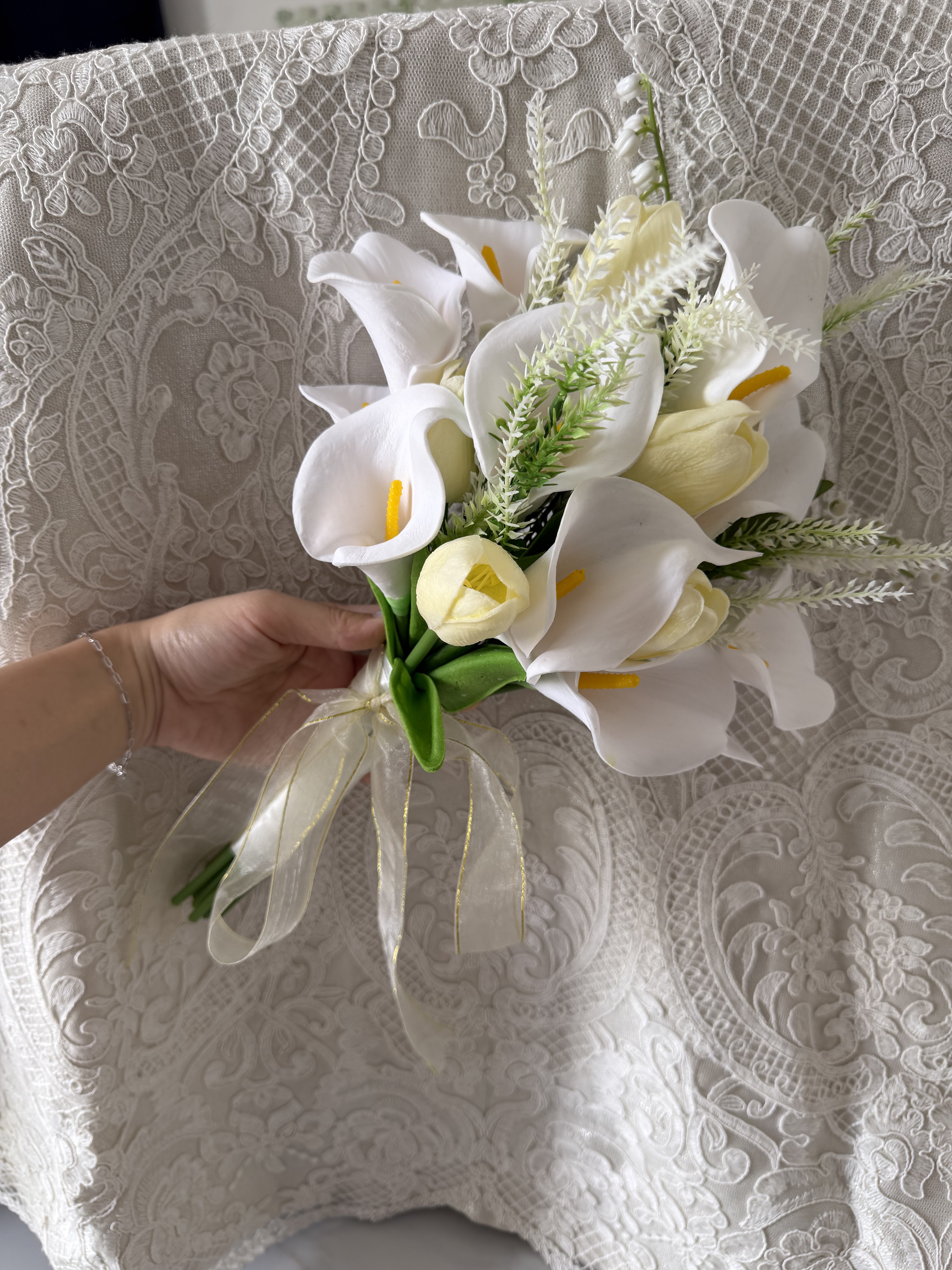 Ivory Lace Calla Bouquet thumbnail 6