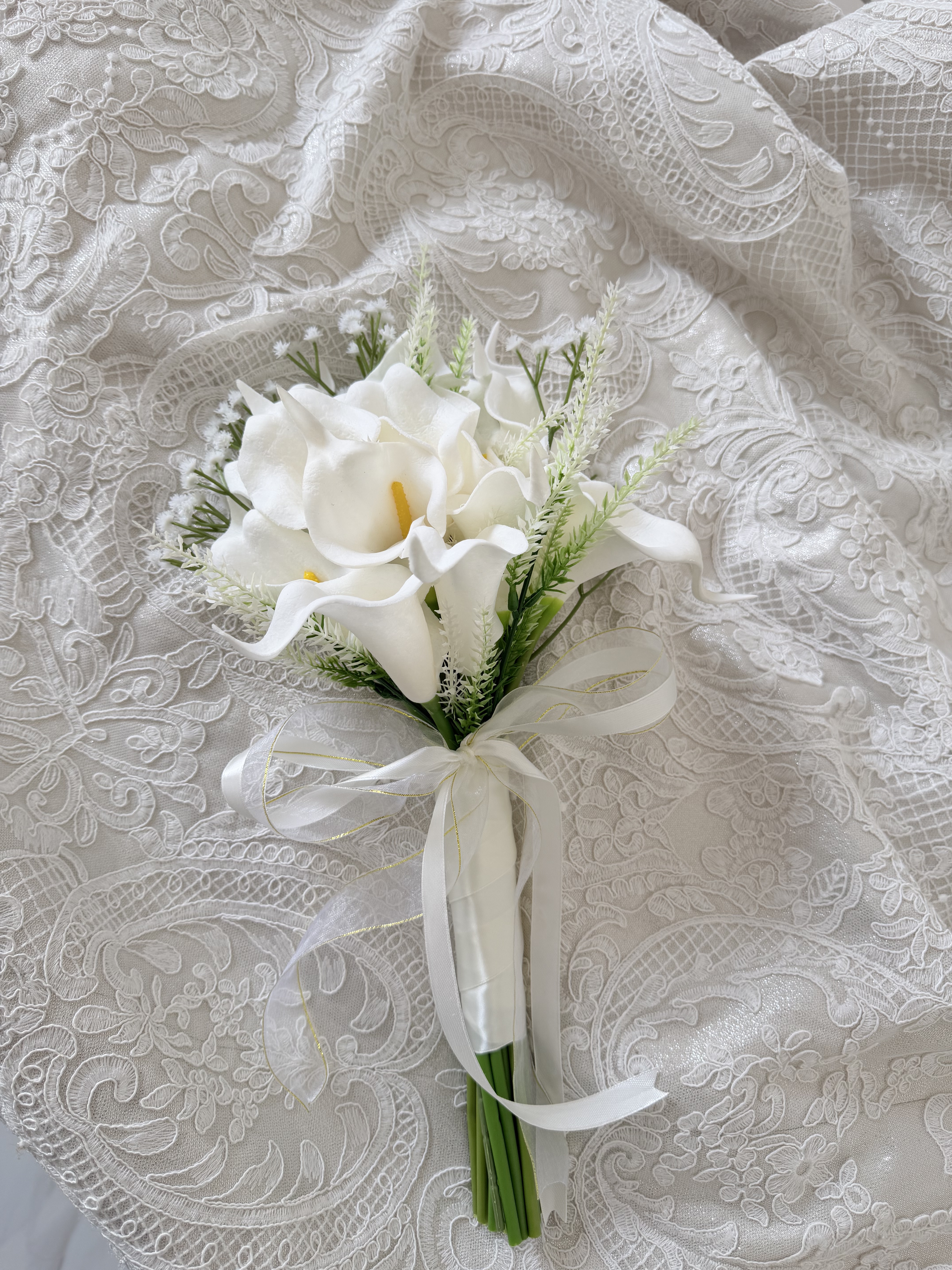 Ivory Lace Calla Bouquet thumbnail 6