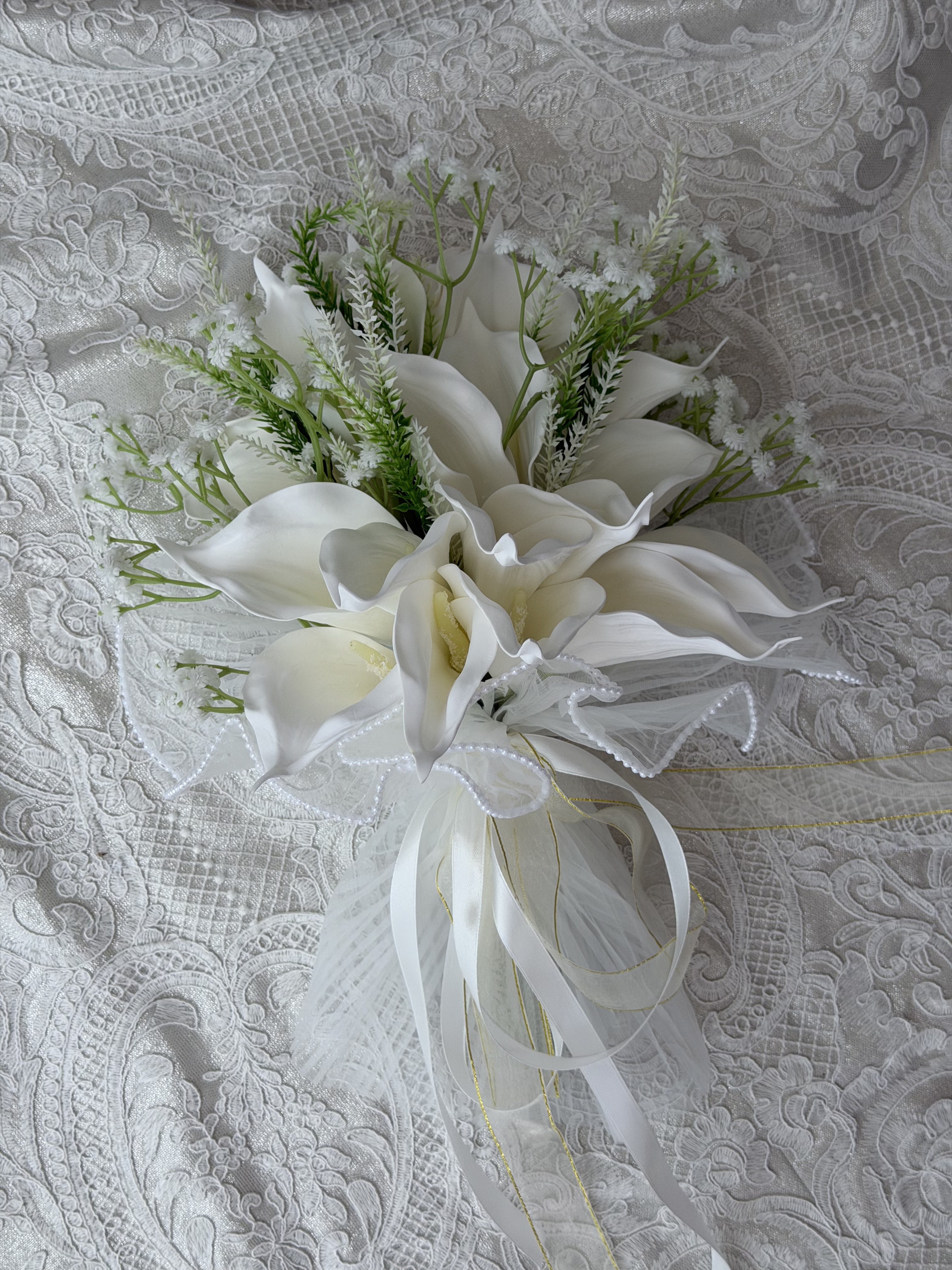 Ivory Pearl Lace Calla Bouquet thumbnail 6