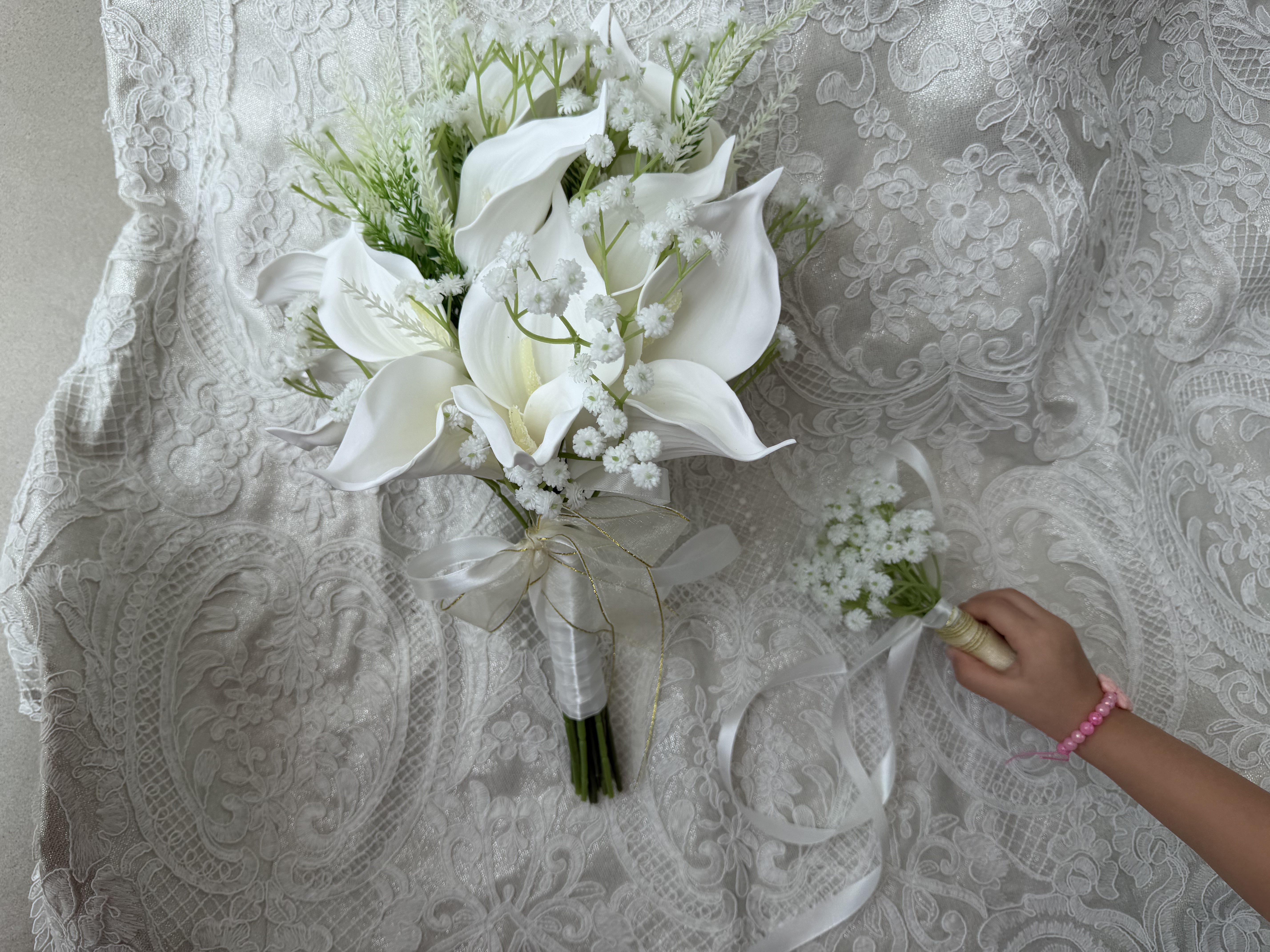 Ivory Pearl Lace Calla Bouquet thumbnail 6