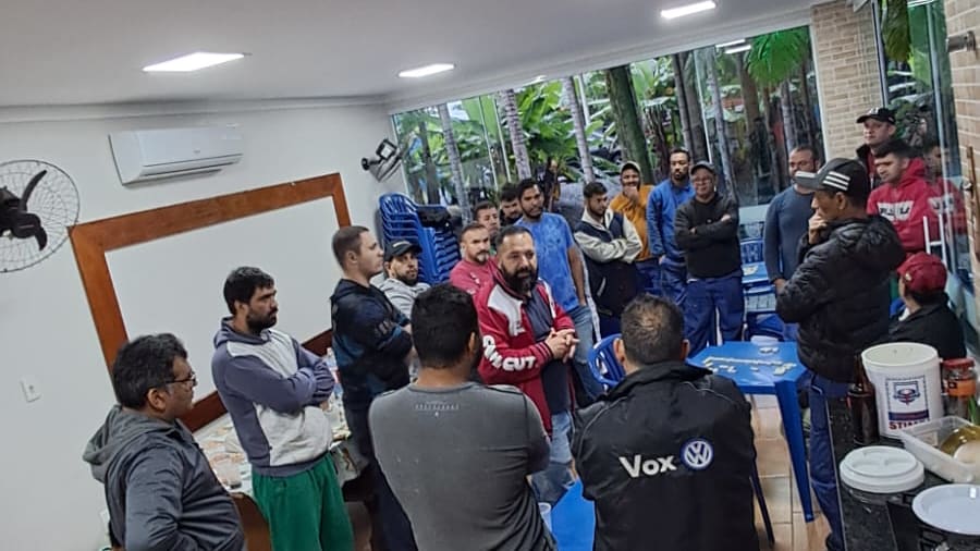 Capa — Diálogo com trabalhadores do setor metalúrgicos