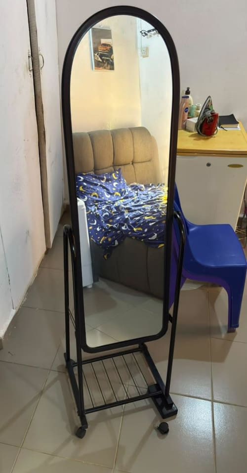 Standing mirror