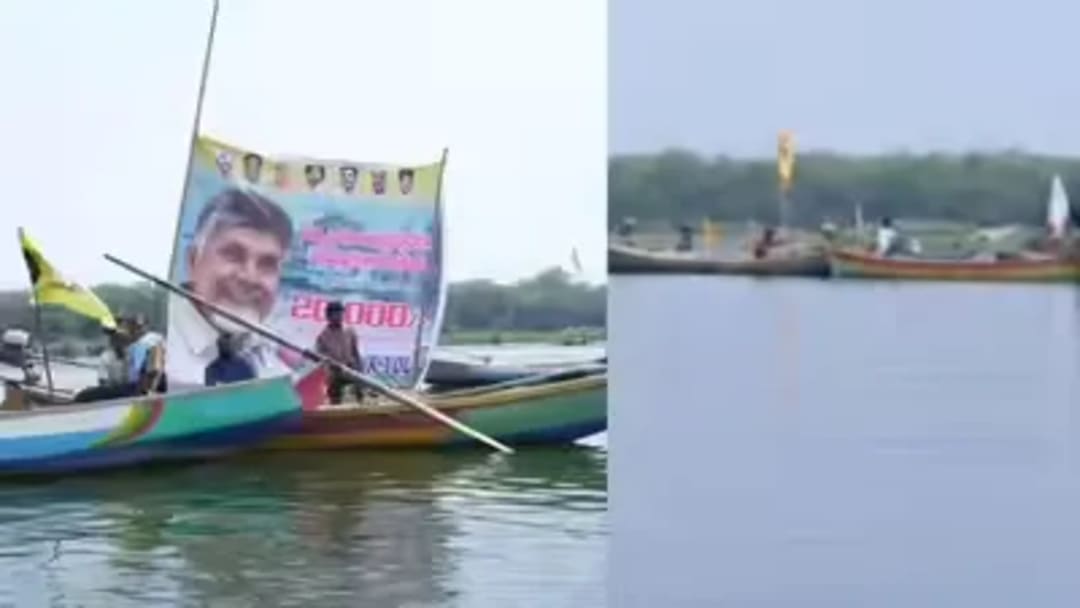 100 పడవలతో సీఎం నివాసానికి మత్స్యకారుల ర్యాలీ