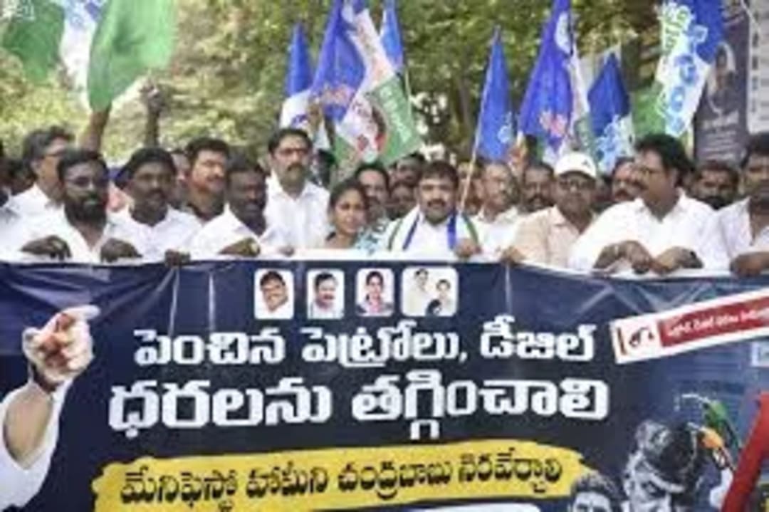 పెట్రోల్ ధరలపై ప్రజలకు వెన్నుపోటు పొడిచారు: జగన్