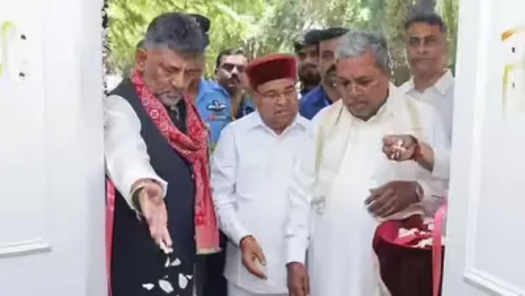 కర్ణాటక రాజకీయాల్లో కలకలం.. సిద్ధరామయ్యకు రాజ్యసభ ఆఫర్‌?