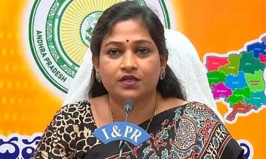 ప్రొఫెసర్‌ నాగేశ్వర్‌ ఇంటికి ఏపీ పోలీసులు వెళ్లలేదన్న అనిత