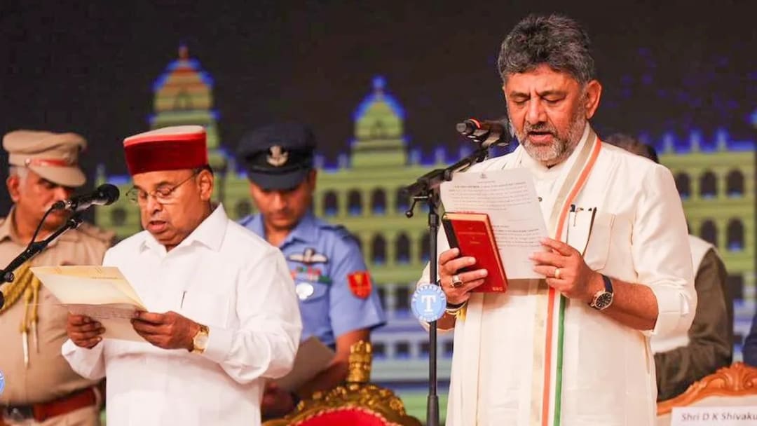 కర్ణాటక ముఖ్యమంత్రిగా డీకే శివకుమార్ ప్రమాణ స్వీకారం