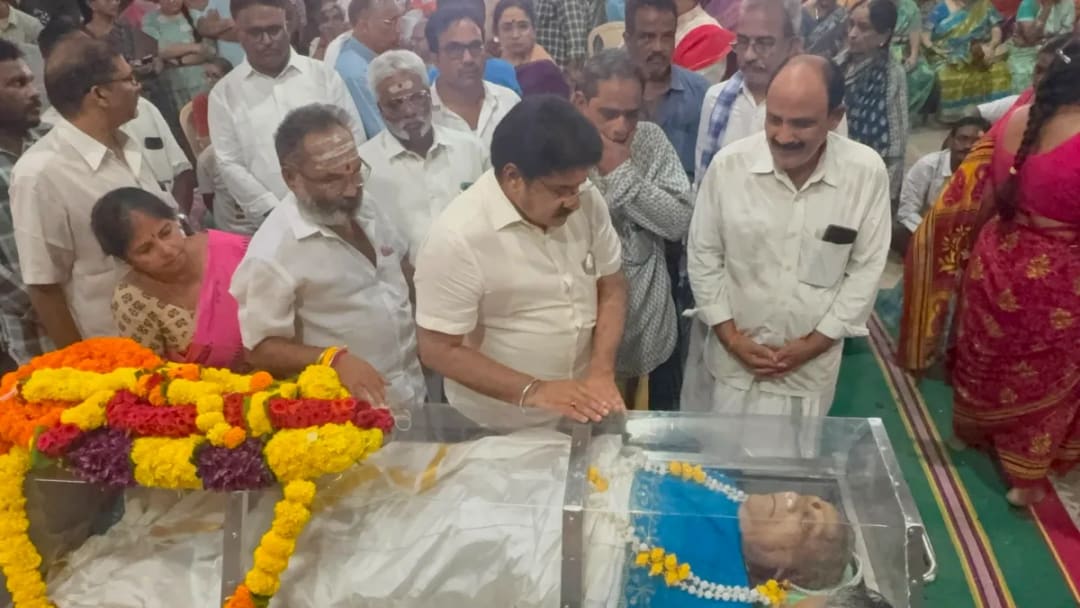 వెదురుపాక విజయదుర్గా పీఠాధిపతి శ్రీ గాడ్ గురుదేవులు పరమపదించారు