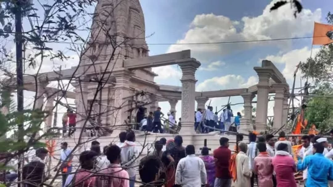 మహారాష్ట్రలో ఆలయ పైకప్పు కూలి ఆరుగురు మృతి