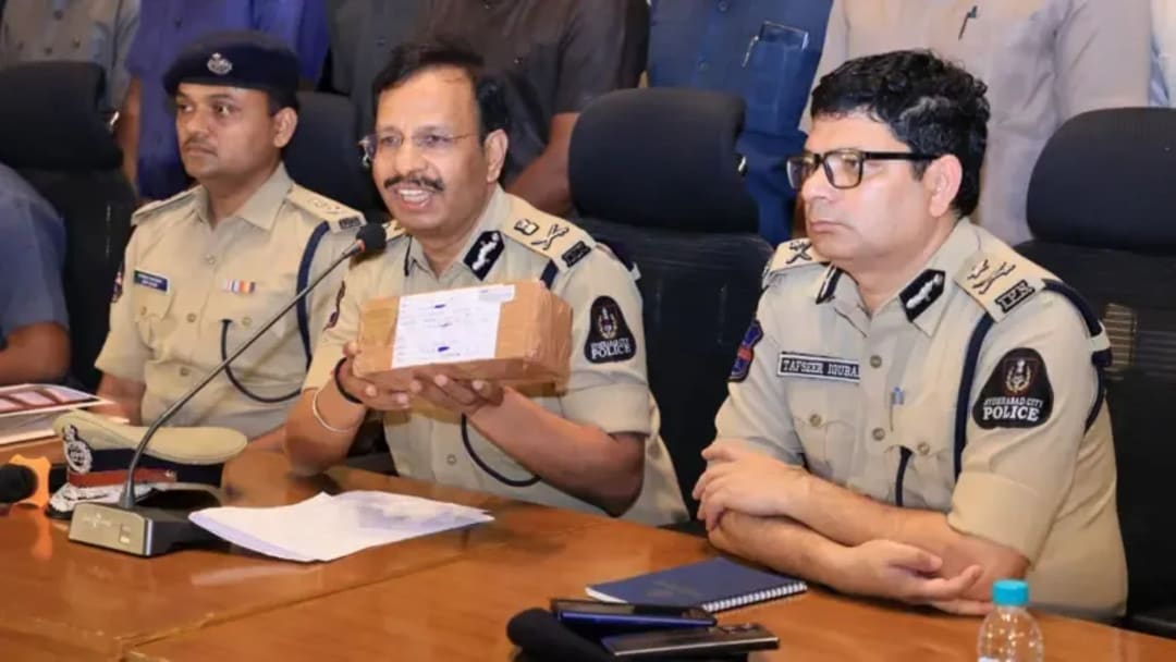 స్పీడ్ పోస్టులో గంజాయి స్మగ్లింగ్.. 21 రాష్ట్రాల్లో భారీ డ్రగ్స్ నెట్‌వర్క్‌ను ఛేదించిన హైదరాబాద్ పోలీసులు