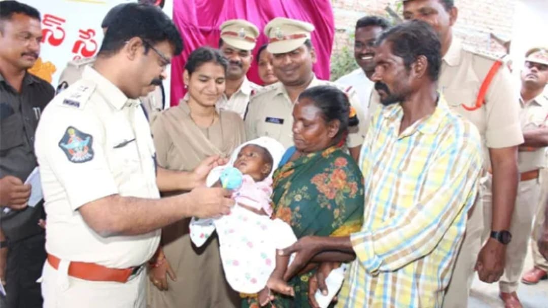 ఆరు నెలల చిన్నారి కిడ్నాప్ కేసు ఛేదన.. 24 గంటల్లోనే పసికందును కాపాడిన ఏపీ పోలీసులు