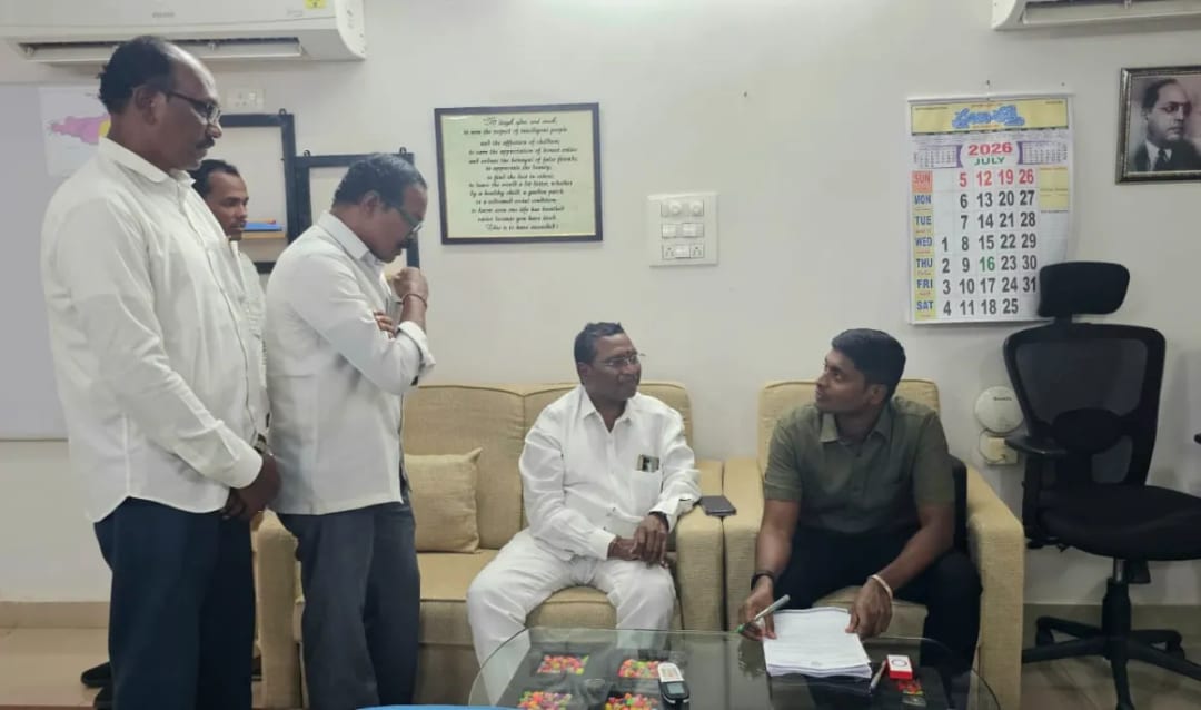 మారుమూల గ్రామాలకు లింక్ రోడ్లు, టూరిజం అభివృద్ధిపై చర్యలు: కలెక్టర్‌కు ఎస్టీ కమిషన్ చైర్మన్ వినతి